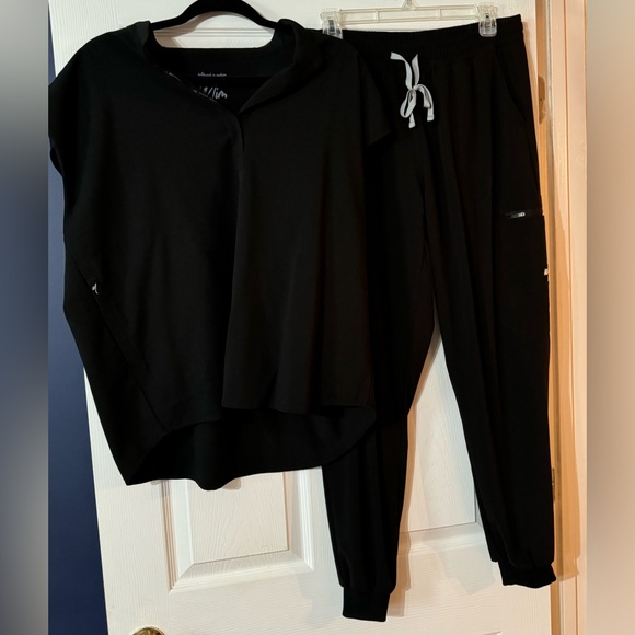 MIMs scrub bundle- top size XL, jogger size L - Picture 1 of 3
